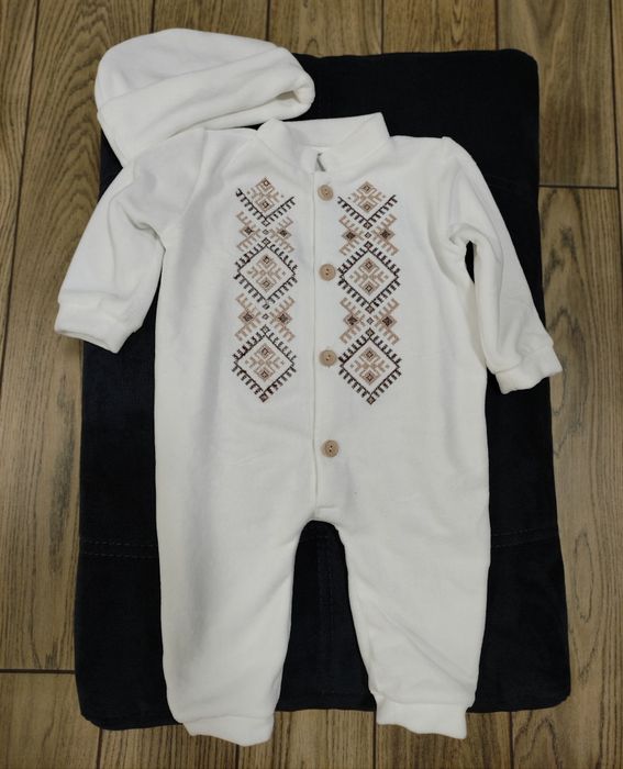 Продам костюм дитячий, вишиванка, до хрещення