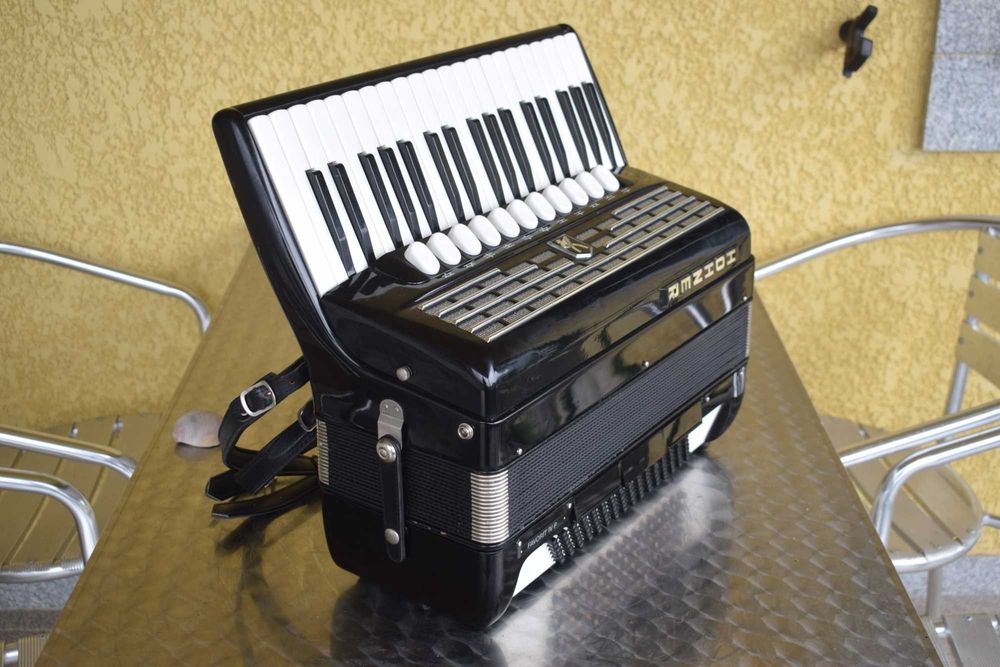 Acordeao Hohner Favorit IV P 4 Voz 96 Baixox, N . 324