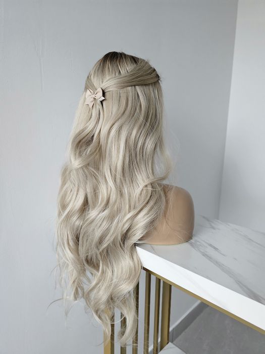 Długa peruka premium Kate fale lacefront naturalny efelt