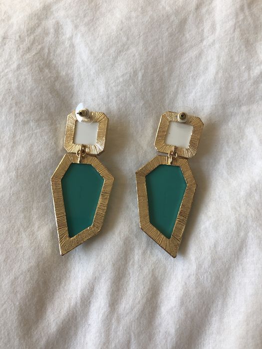 Brincos em segunda mão