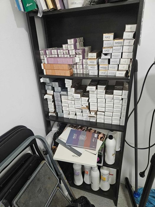 Recheio completo de salão de cabeleireiro e estética - São Domingo de Rana