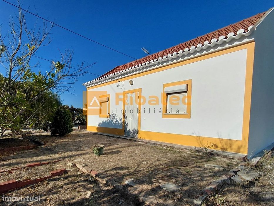 Moradia T2 remodelada com terreno na Fajarda