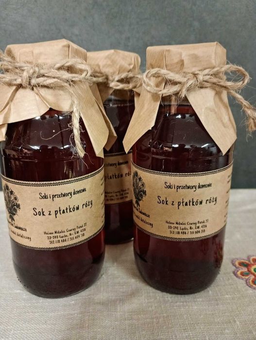 Sok z płatków róży