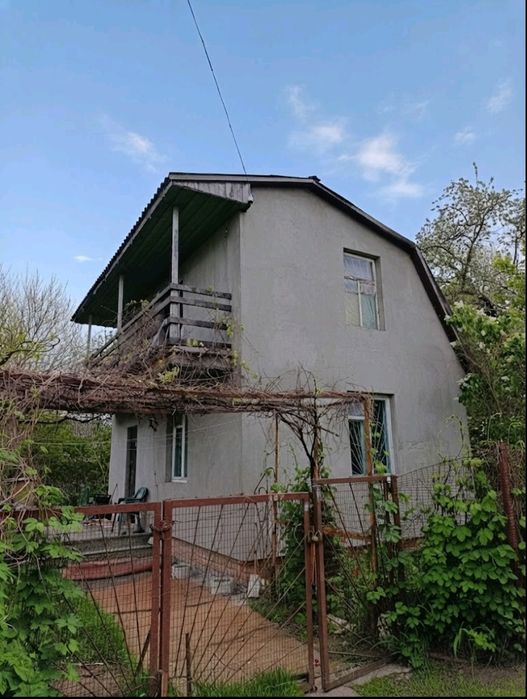 Дача поруч з лісом, міська межа !