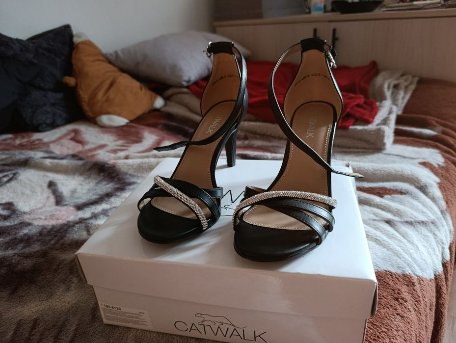 Szpilki sandałki na obcasie czarne Catwalk 36