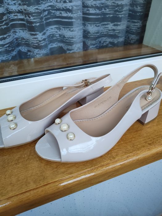 Босоніжки майже нові