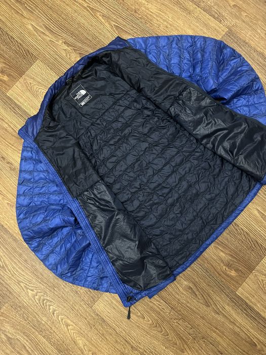 the north face микропуховик / тнф / casuals