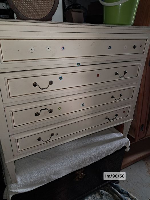 Comoda branca em madeira maciça