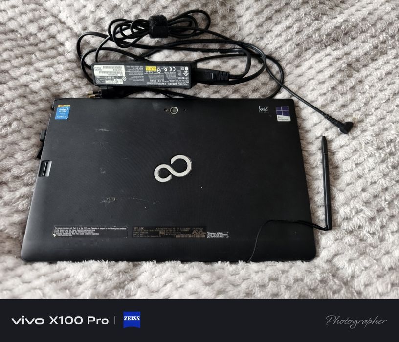 Продам Планшет fujitsu Q704  8/128