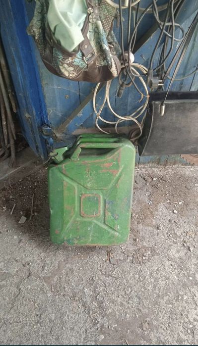 Железная канистра