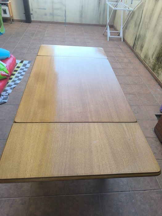 Mesa de madeira extensível
