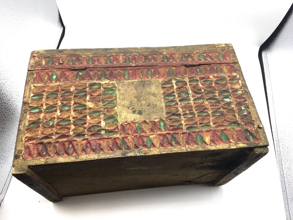 Caixa oriental talha dourada