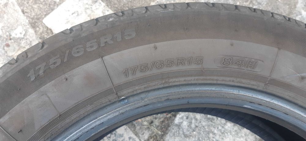 Pneu 175/65/15 - Bom estado