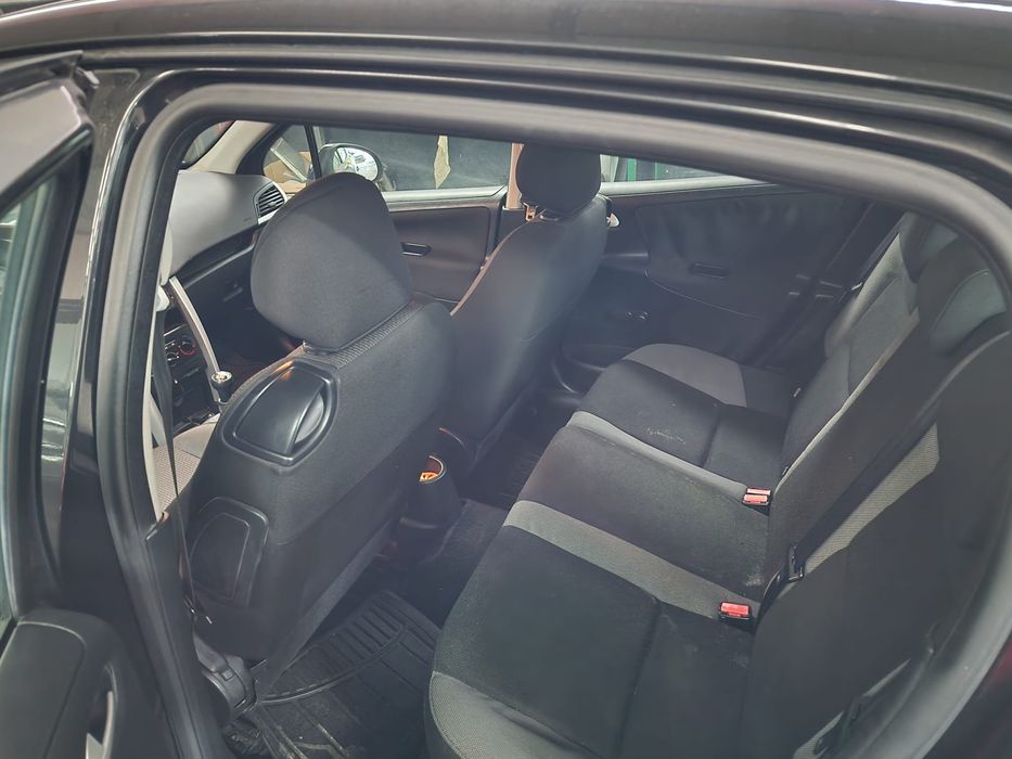 Peugeot 207 motor 1400 HDi muito económico selo barato nada a fazer