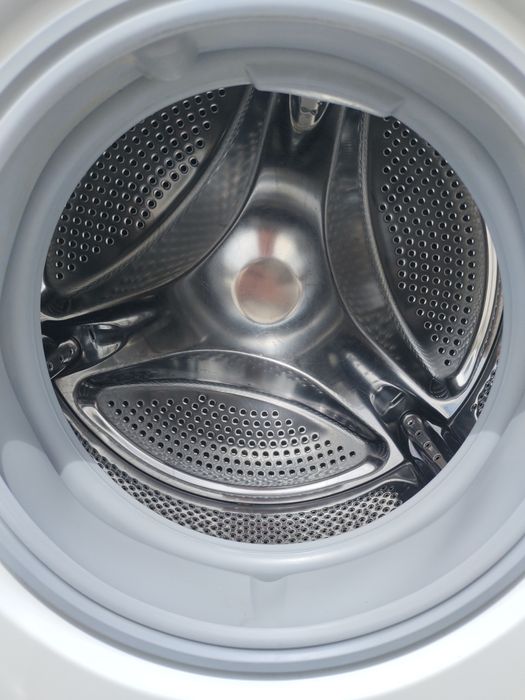 Пральна машина BOSCH МАХХ  4 kg  з Європи.вузька 40 см. Класний стан