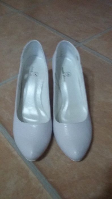 Buty Białe Czółenka Ślubne ze skòry r. 40