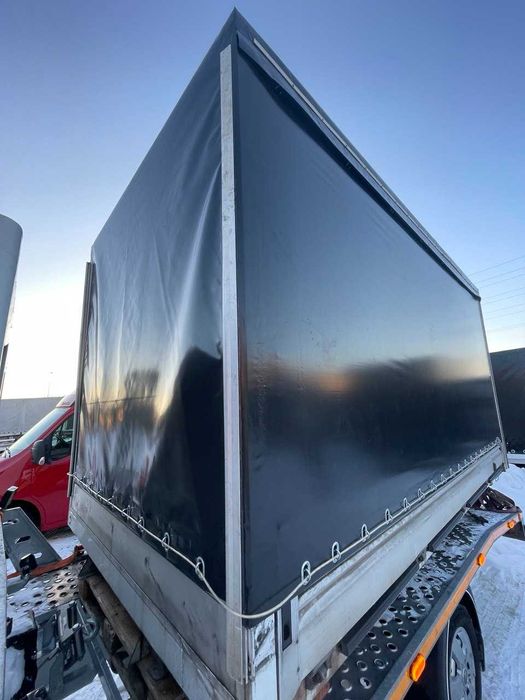 Будка, кузов бортовий-тентований з дверима та дві бічні штори