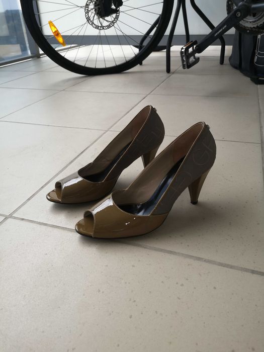 GF FERRE Gianfranco Ferre buty włoskie szpilki czółenka skórzane r.39