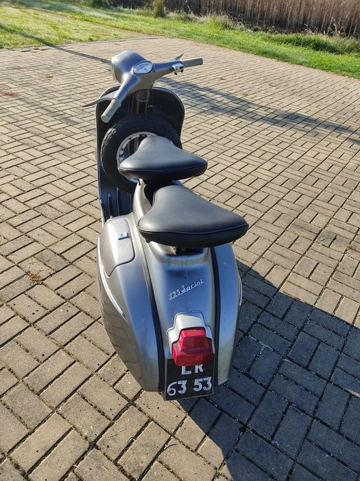 Vespa 125 sprint
