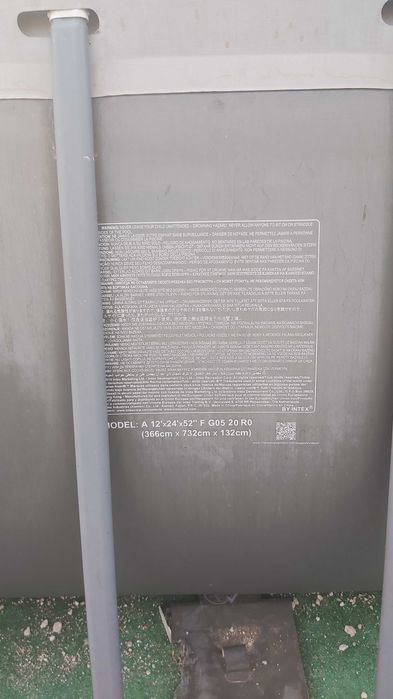 Piscina Intex modelo retangular (732x366x132cm)