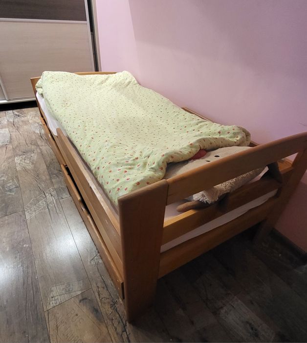 Sprzedam łóżko 185/85 z materacem i szufladami