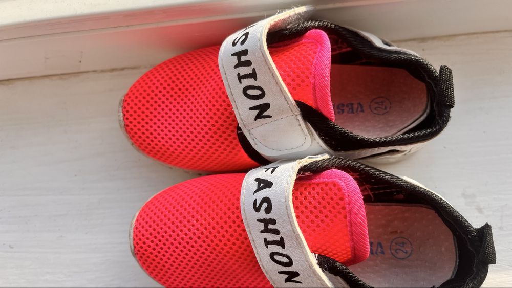 Кросівки на дівчинку 24 розмір