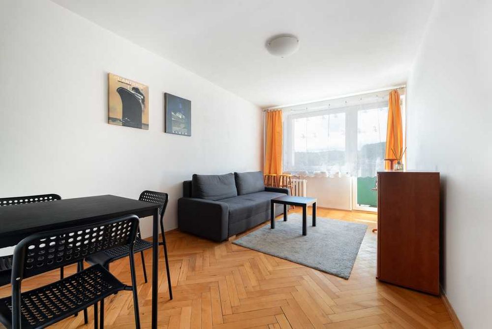 Chylonia przestronne 2 pokoje od zaraz - zadbane, osobna sypialnia