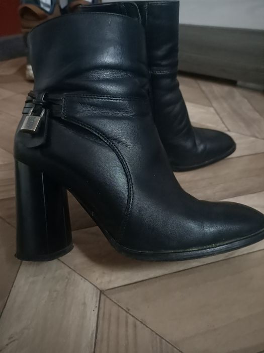 Sprzedam używane botki skórzane firmy Lasocki rozmiar 38.