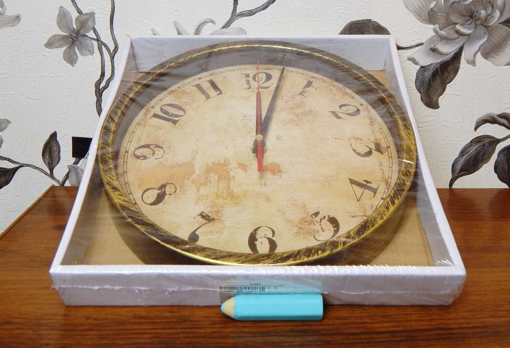 Часы настенные,  24 см.