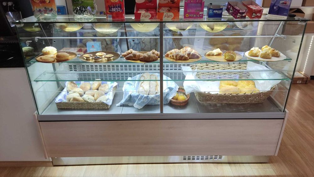 Vitrine Expositora Refrigerada para Pastelaria / Padaria