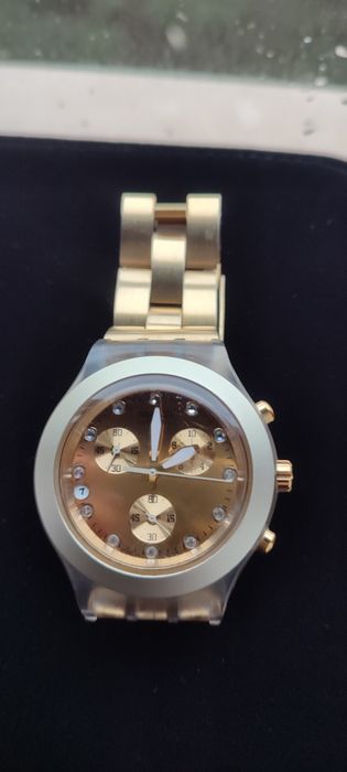 Relógio swatch dourado