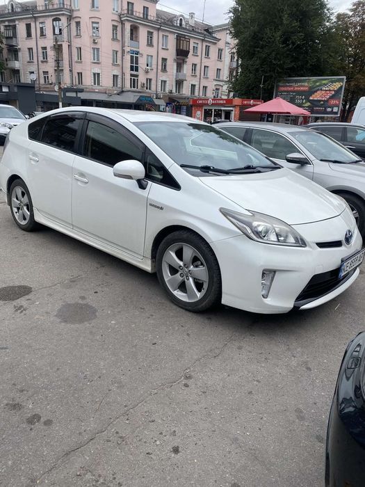 У продажі авто Toyota Prius 2014 3 покоління FL 1.8 AT (136 к.с.)