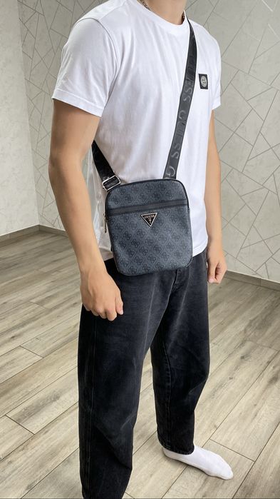 Стильна чоловіча сумка Guess