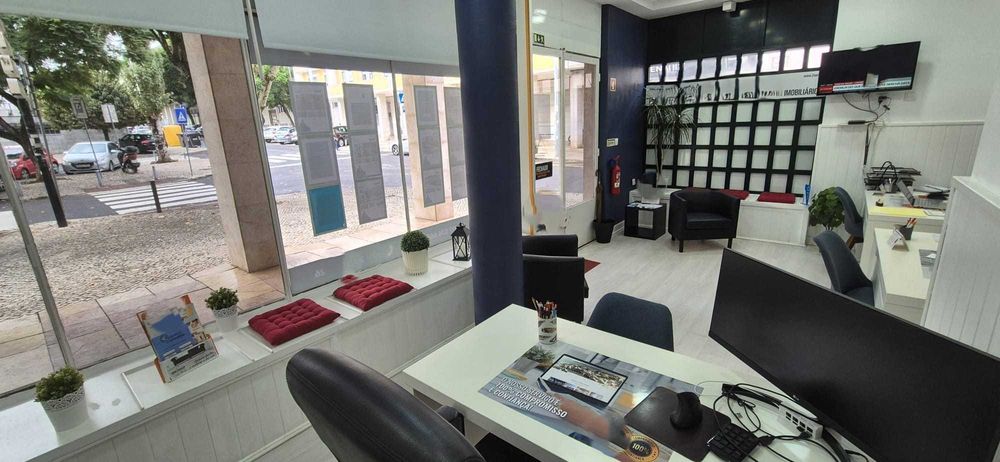 Loja de 64m na Amadora, Venteira, com 2 pisos