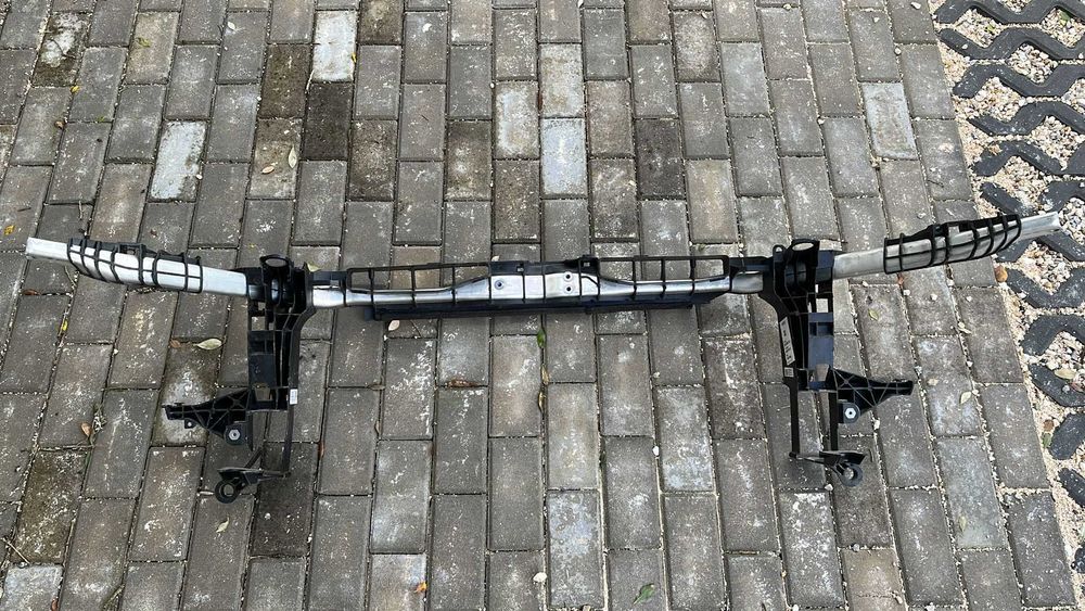 Suporte do radiador Mercedes-Benz A W176