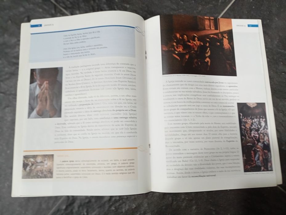 Livro escolar de religião e moral