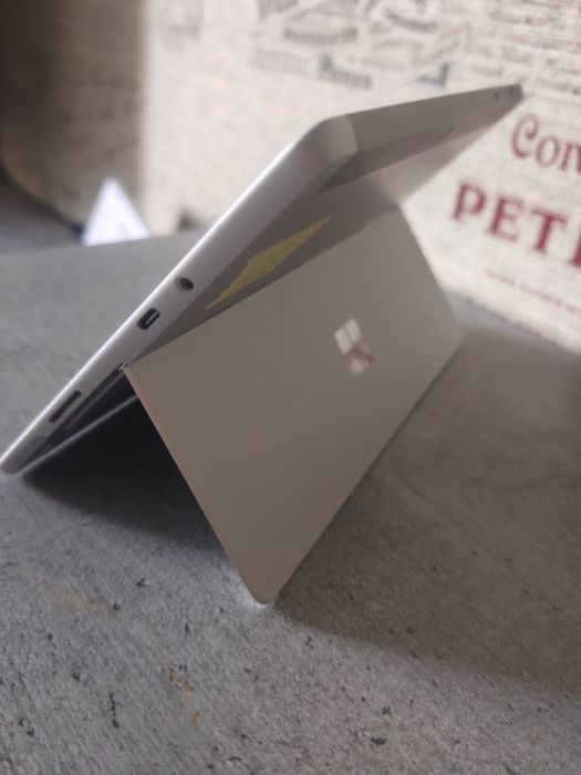 Продам планшет Microsoft Surface Go 2  4/64