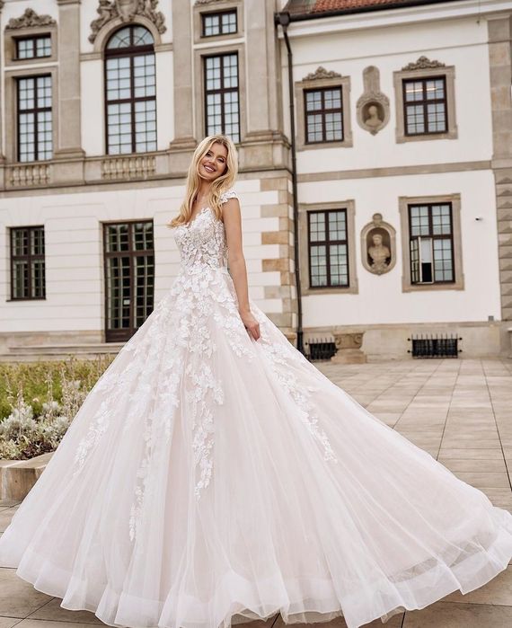 Продаю весільну сукню