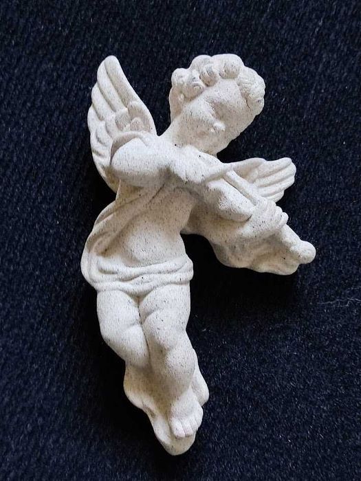 Par de anjos músicos em gesso imitação pedra