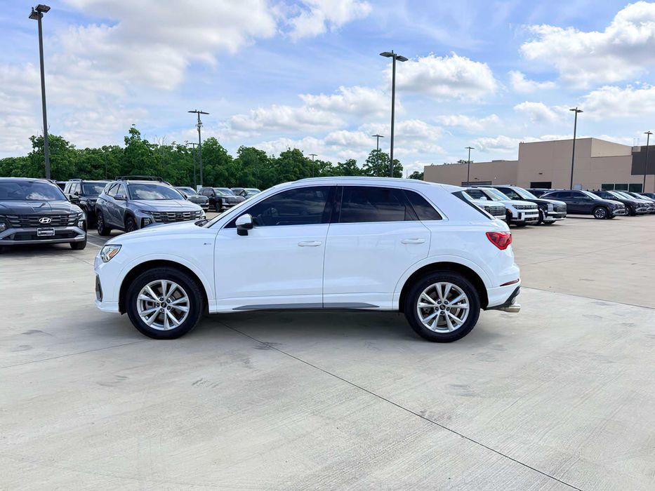 Audi Q3      2022