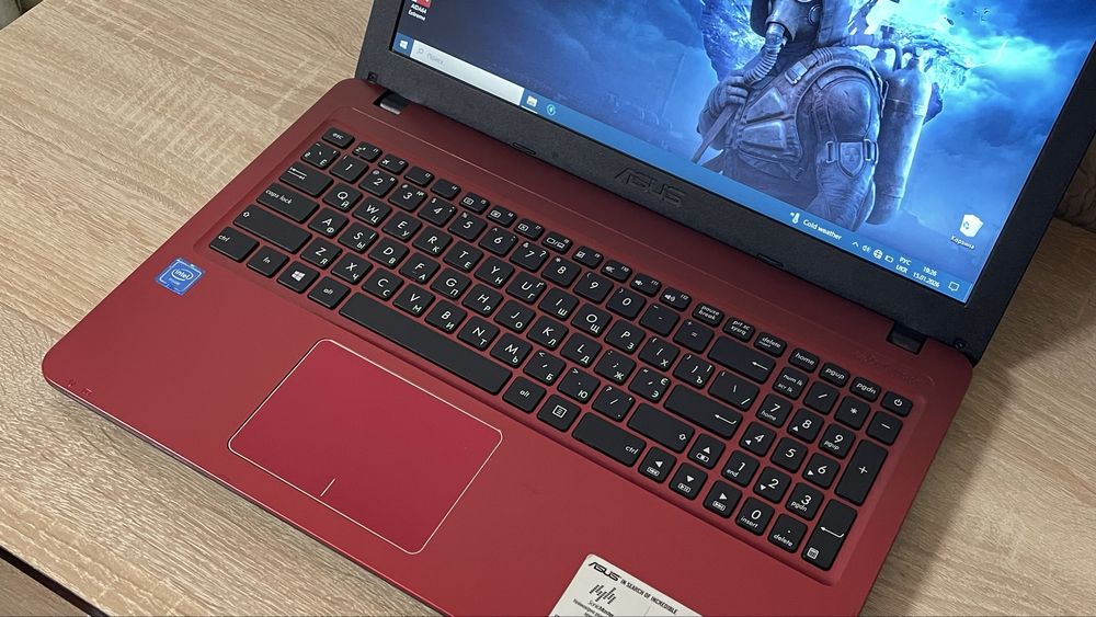 Яскравий ноутбук для яскравих людей! ASUS X540S (Red)
