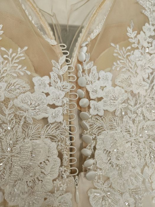 Kremowa Suknia ślubna