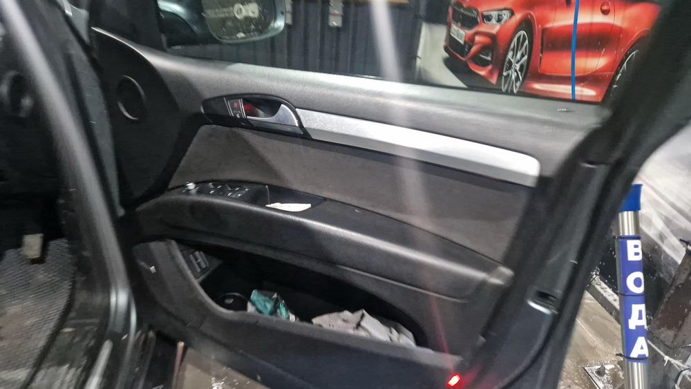 ауди Q7 право рулная