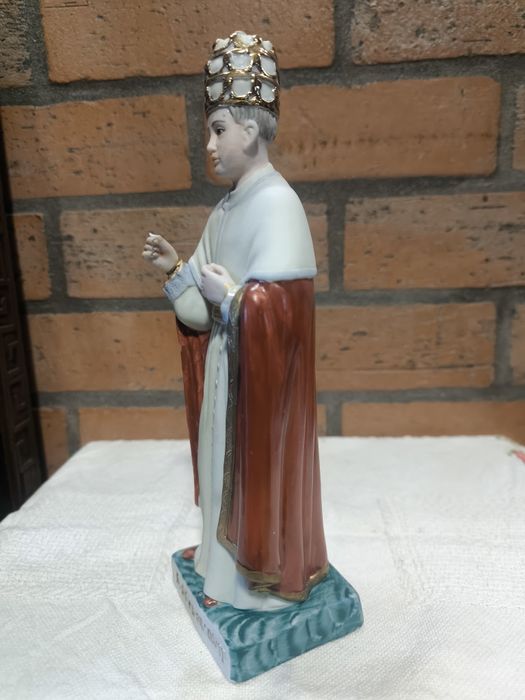 Estatua São Gregorio VII em Porcelana
