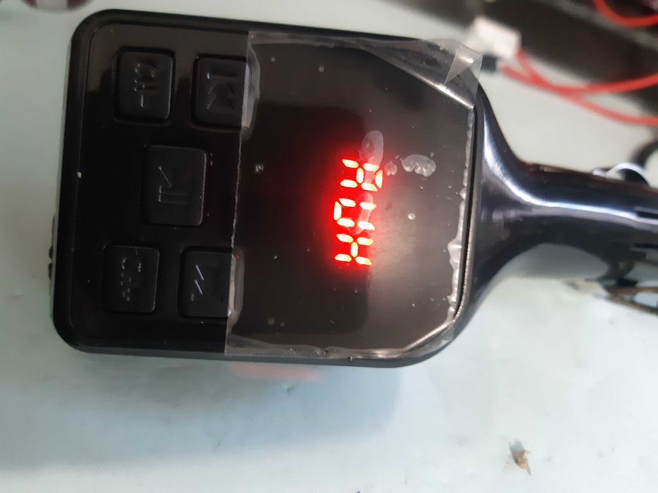 модулятор bluetooth в авто в прикуриватель aux  подключается к радио