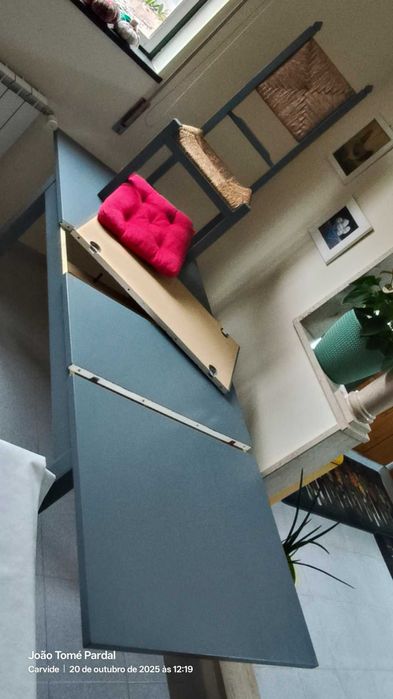 mesa de sala de jantar extensível + quatro cadeiras tipo alentejanas