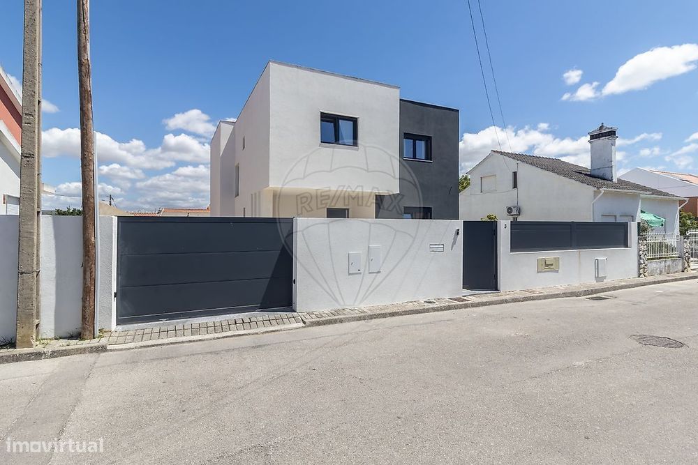 Moradia T4 para venda