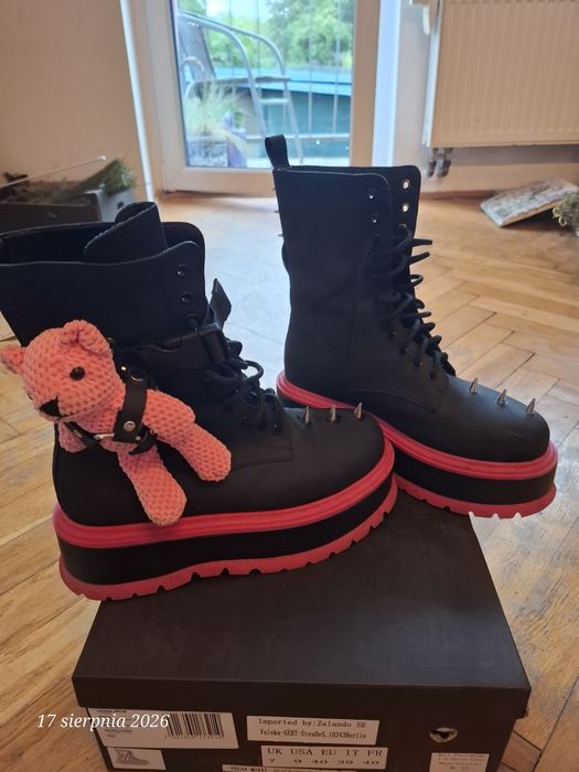 Czarne botki marki Koi Footwear Altercore 653 Vegan Black/Red