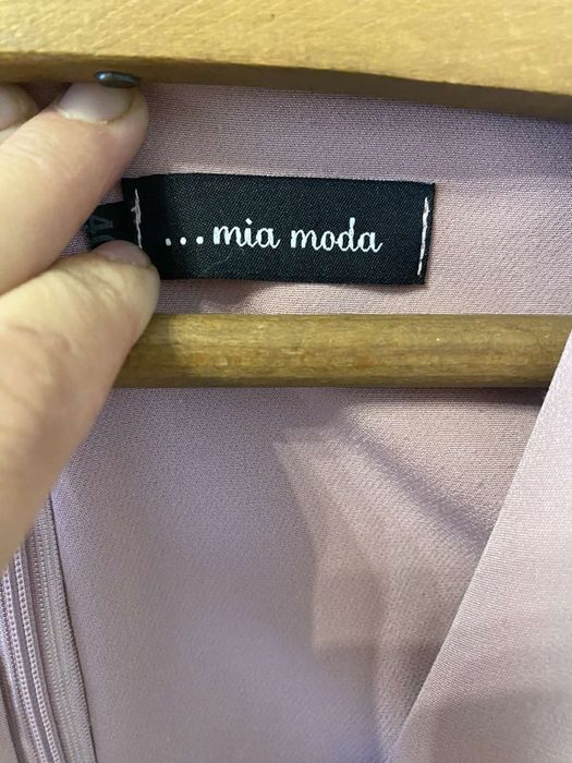 Сукня класична жіноча