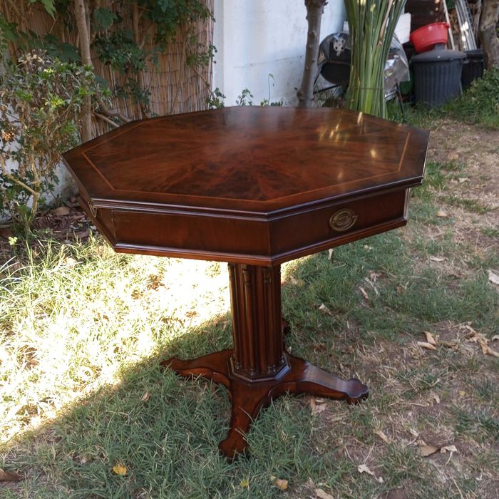 Mesa de jogo octogonal